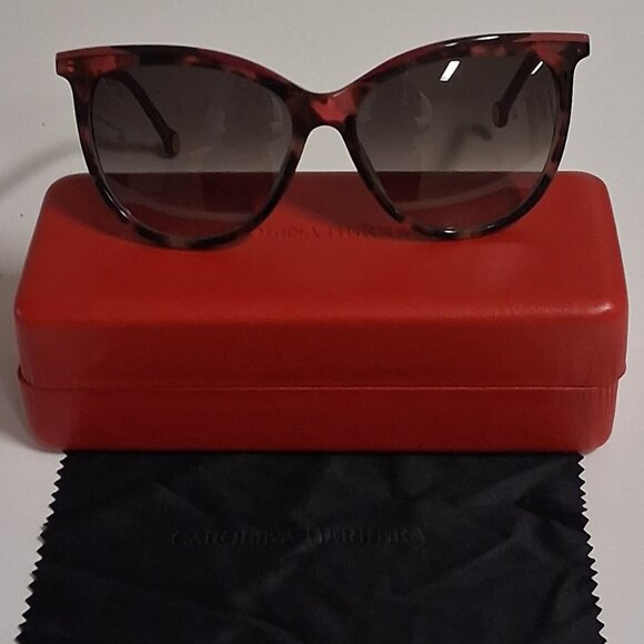 Brand New Carolina Herrera Women’s Sunglasses – SHE827 09SJ (56/15/135) main image 4